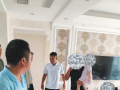 危急！女童身懸高樓窗外生險(xiǎn)情 果斷！物業(yè)經(jīng)理破門(mén)施救化危機(jī)