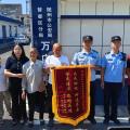 陽光下的守護｜錦旗映初心！隨州公安民警助失散18年家庭團圓