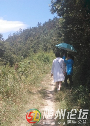 4、躲一會，好熱呀.jpg